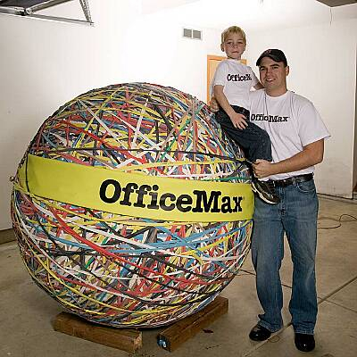 Самый большой в мире шар из резиновых полосок